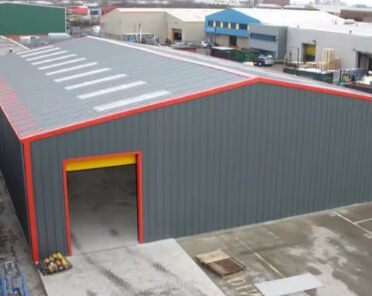 عرضه جهانی ساختارهای فولادی از پیش ساخته شده انبار کارگاه صنعتی قاب اندازه قابل تنظیم مقاوم در برابر آب و هوا ضد خوردگی مراکز لجستیک کارخانه های تولیدی راه حل ذخیره سازی تجاری