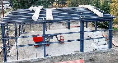 دهانه بزرگ سازه فولادی با کیفیت بالا ساختمان پیش ساخته انبار پیش ساخته کارگاه ساختمان طراحی مدرن نصب سریع